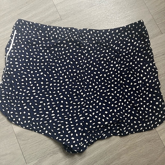Topshop Women's  Navy Blue Polka Dot Printed Shorts Size 8 Medium - Picture 6 of 10